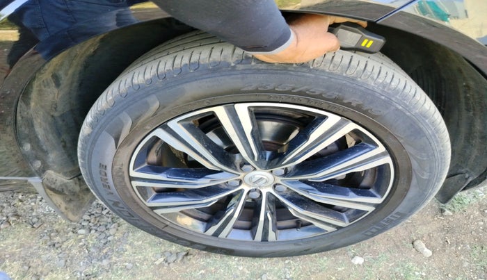 2021 Volvo XC 60 B5 INSCRIPTION, Petrol, Automatic, 69,323 km, tyre