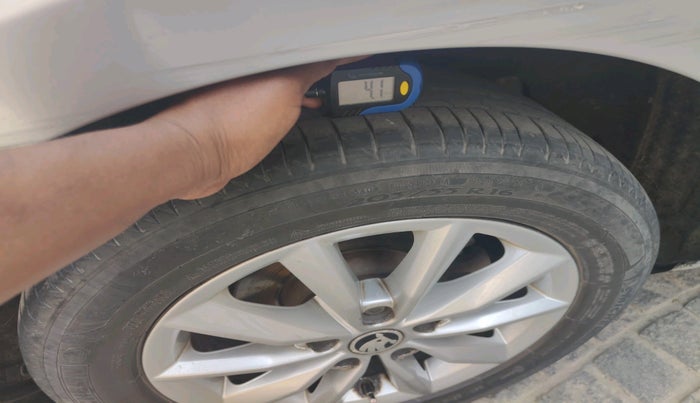 2016 Skoda Octavia STYLE PLUS AT 1.8 TSI, Petrol, Automatic, 1,03,967 km, tyre