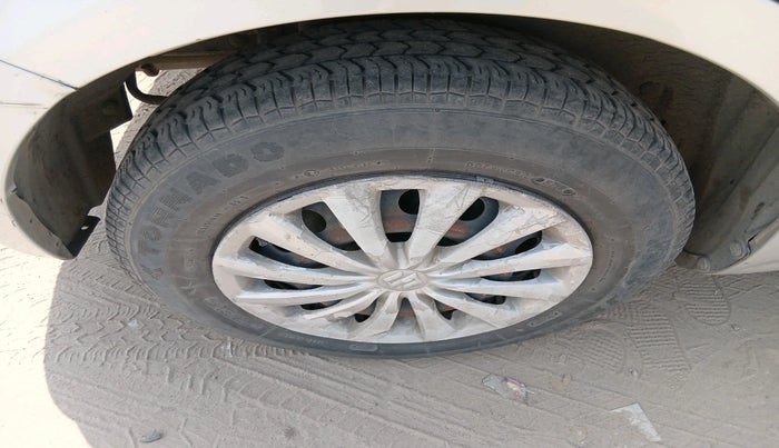 2015 Maruti Swift Dzire VXI, Petrol, Manual, 1,33,078 km, tyre