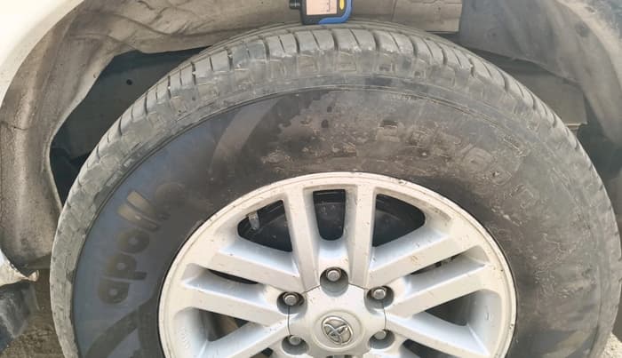 2012 Toyota Fortuner 3.0 4X4 MT, Diesel, Manual, 4,00,000 km, tyre