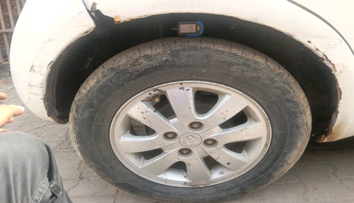 2012 Maruti Ritz VXI, CNG, Manual, 2,50,000 km, tyre