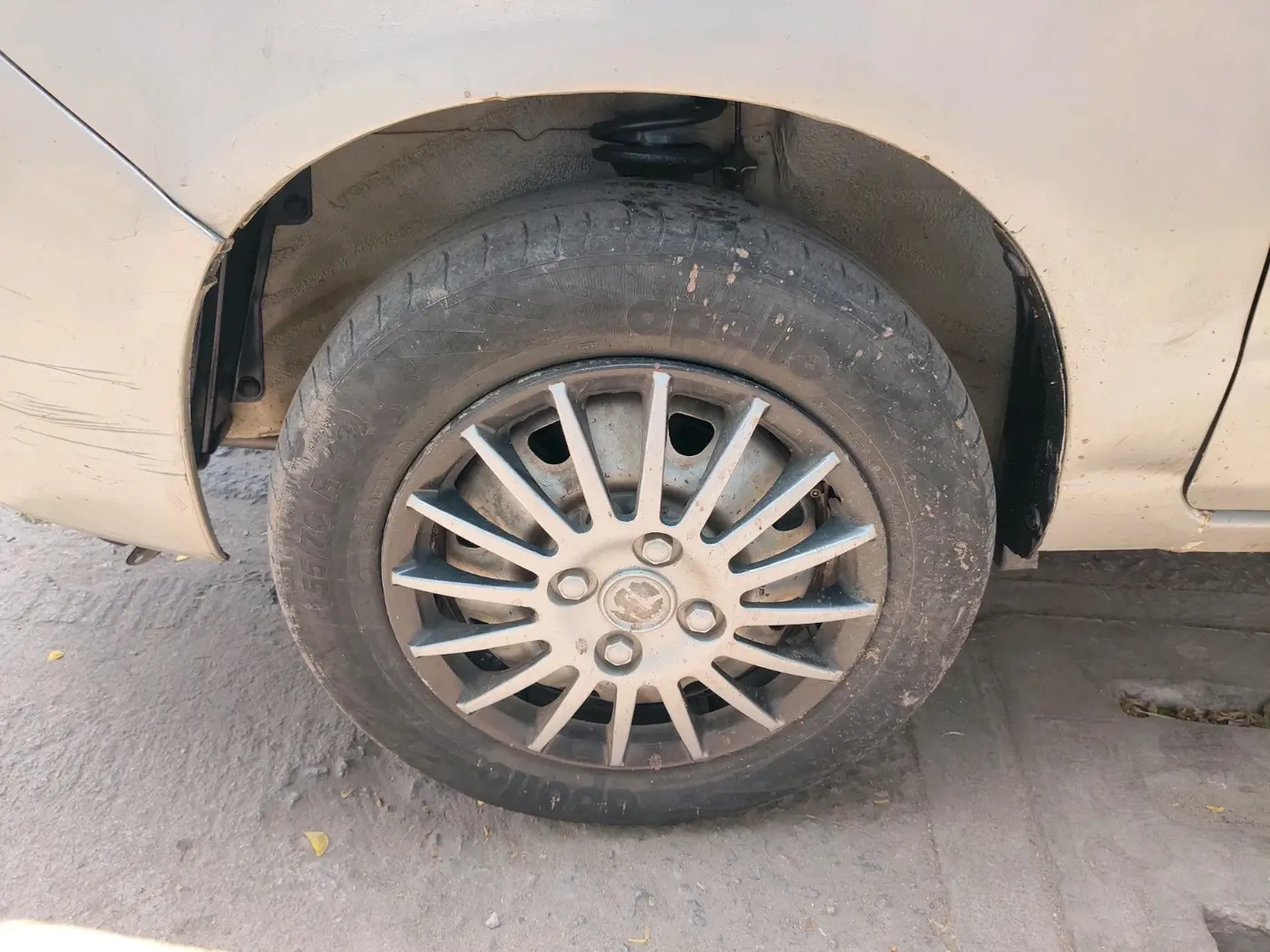 2011 Maruti Alto K10 LXI, Petrol, Manual, 99,028 km, tyre