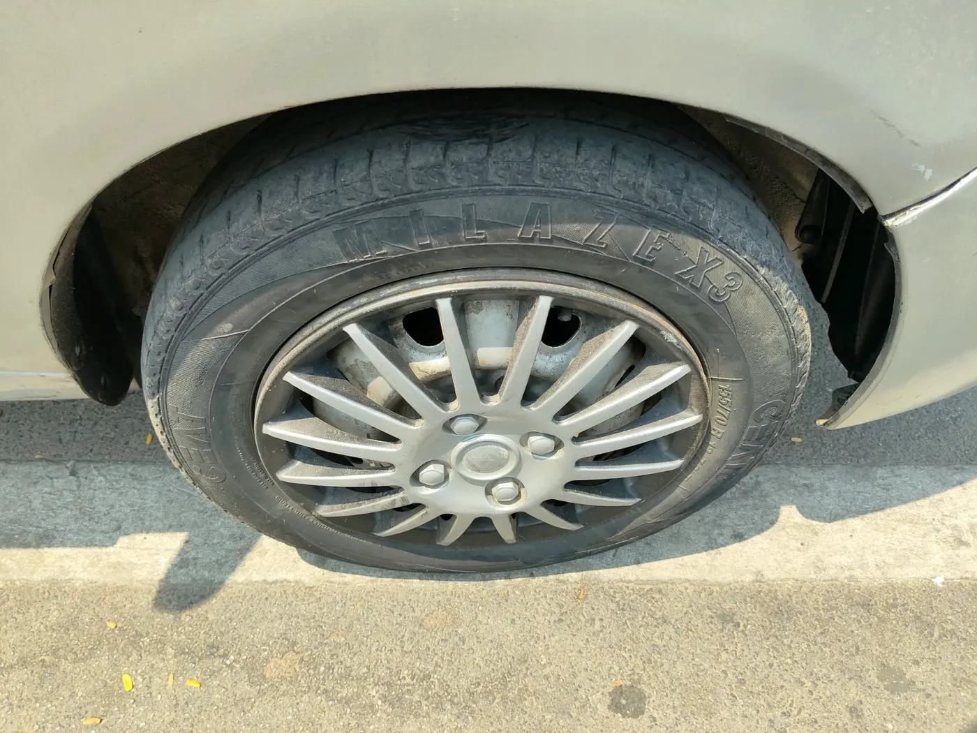 2011 Maruti Alto K10 LXI, Petrol, Manual, 99,028 km, tyre
