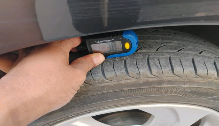 2014 Honda City 1.5L I-VTEC VX, Petrol, Manual, 1,42,620 km, tyre