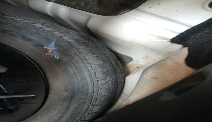 2017 Mahindra KUV 100 NXT K4+ P 6 STR, Petrol, Manual, 17,872 km, tyre