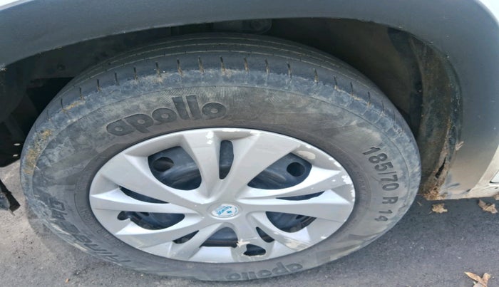 2016 Mahindra Kuv100 K6 D 6 STR, Diesel, Manual, 99,564 km, tyre