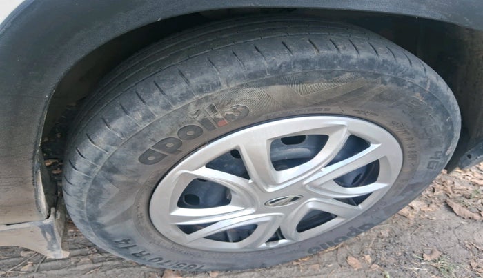 2016 Mahindra Kuv100 K6 D 6 STR, Diesel, Manual, 99,564 km, tyre