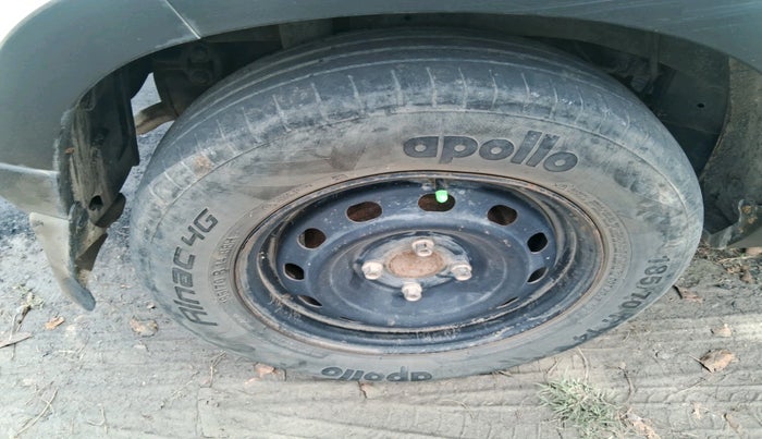 2016 Mahindra Kuv100 K6 D 6 STR, Diesel, Manual, 99,564 km, tyre