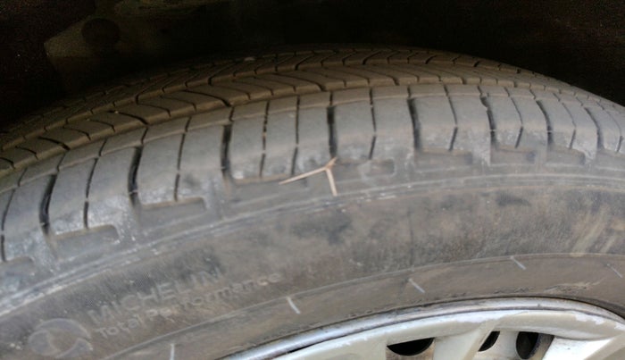 2022 Mahindra XUV700 MX D MT 5 STR, Diesel, Manual, 80,332 km, tyre