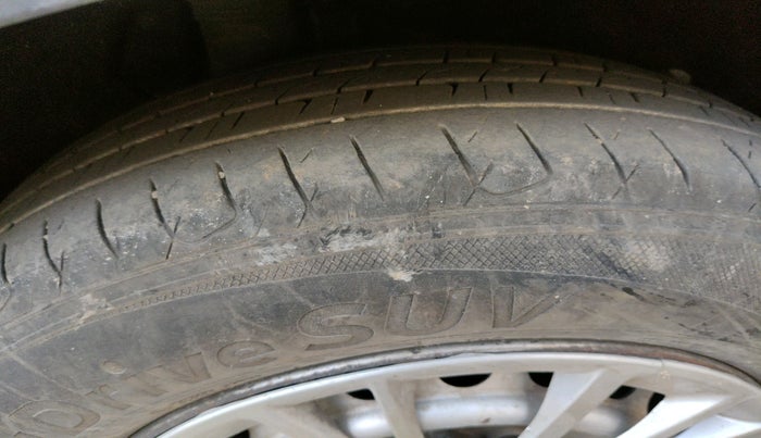 2022 Mahindra XUV700 MX D MT 5 STR, Diesel, Manual, 80,332 km, tyre