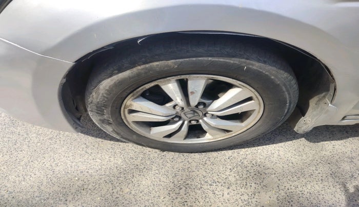 2011 Honda Accord 2.4L I-VTEC AT, Petrol, Automatic, 1,13,923 km, tyre