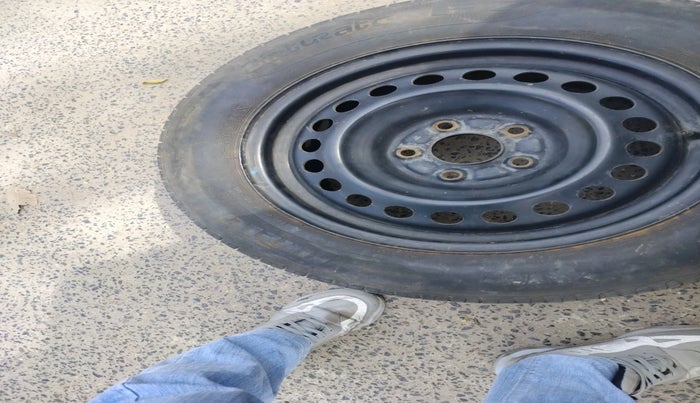 2011 Honda Accord 2.4L I-VTEC AT, Petrol, Automatic, 1,13,923 km, tyre