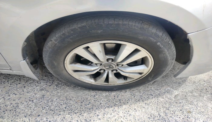 2011 Honda Accord 2.4L I-VTEC AT, Petrol, Automatic, 1,13,923 km, tyre