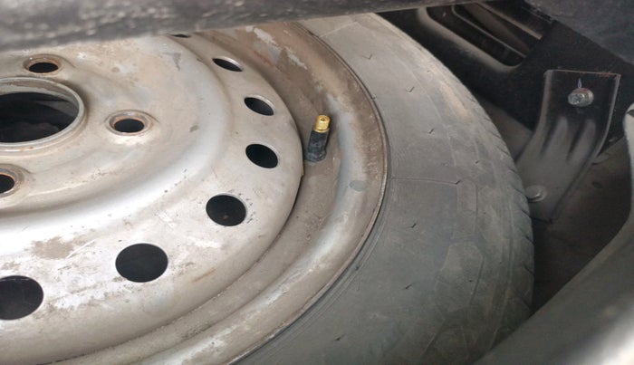 2016 Maruti Wagon R 1.0 LXI CNG, CNG, Manual, 1,11,566 km, tyre