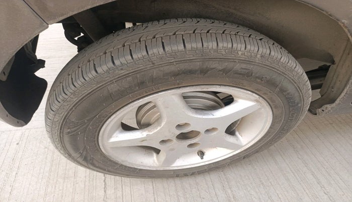 2016 Maruti Wagon R 1.0 LXI CNG, CNG, Manual, 1,11,566 km, tyre