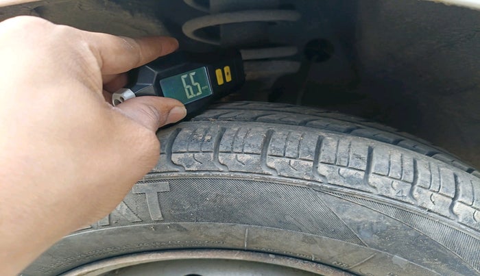 2011 Maruti Wagon R 1.0 LXI CNG, CNG, Manual, 1,44,926 km, tyre