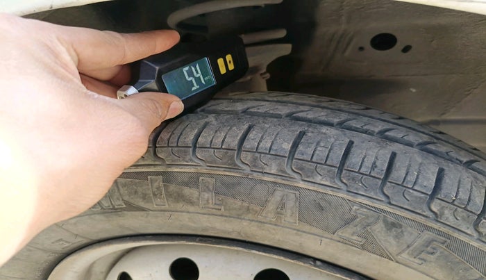 2011 Maruti Wagon R 1.0 LXI CNG, CNG, Manual, 1,44,926 km, tyre