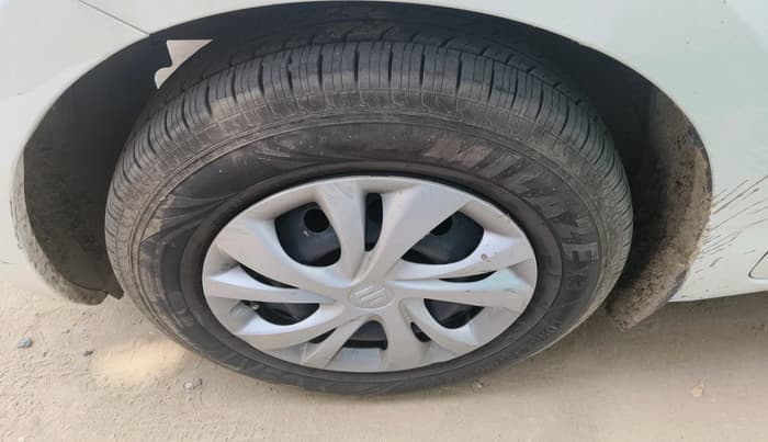 2020 Maruti Swift VXI, Petrol, Manual, 86,801 km, tyre