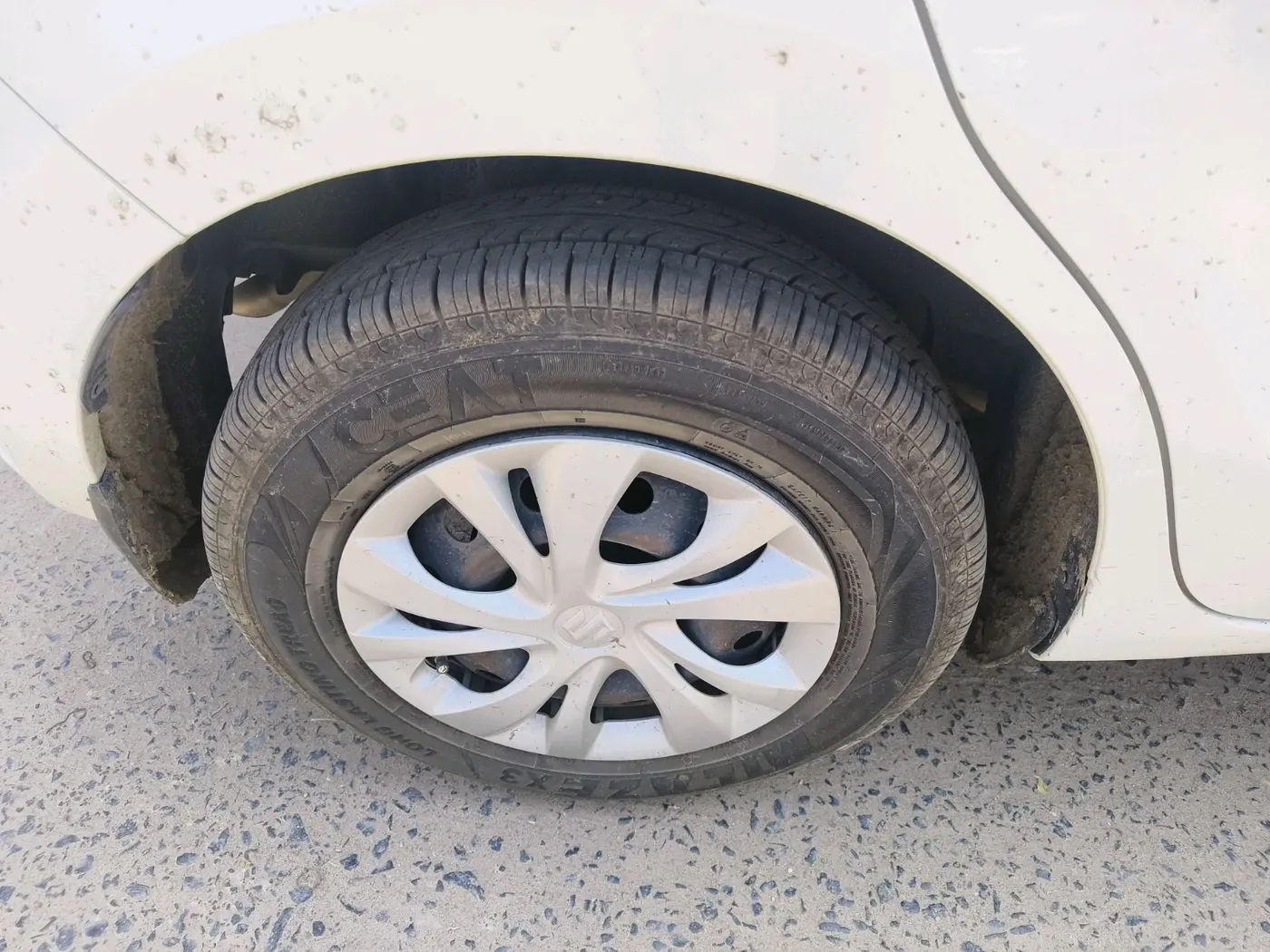 2020 Maruti Swift VXI, Petrol, Manual, 86,801 km, tyre
