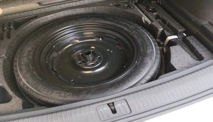 2022 Volkswagen TIGUAN ELEGANCE 2.0 TSI DSG, Petrol, Automatic, 34,987 km, tyre