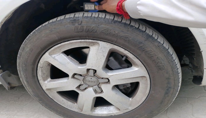 2012 Audi Q7 3.0 TDI QUATTRO, Diesel, Automatic, 1,84,779 km, tyre