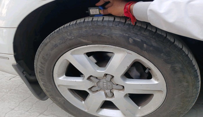 2012 Audi Q7 3.0 TDI QUATTRO, Diesel, Automatic, 1,84,779 km, tyre