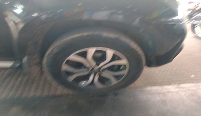 2016 Nissan Terrano XL D PLUS, Diesel, Manual, 1,19,137 km, tyre