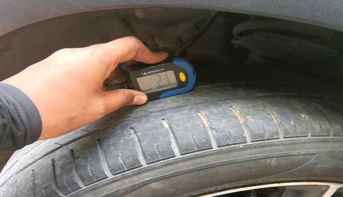 2021 Mahindra XUV300 W8 (O) 1.5 DIESEL AMT, Diesel, Automatic, 91,277 km, tyre