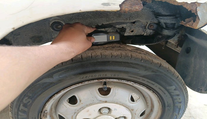 2013 Hyundai Santro Xing GL, CNG, Manual, 1,01,692 km, tyre