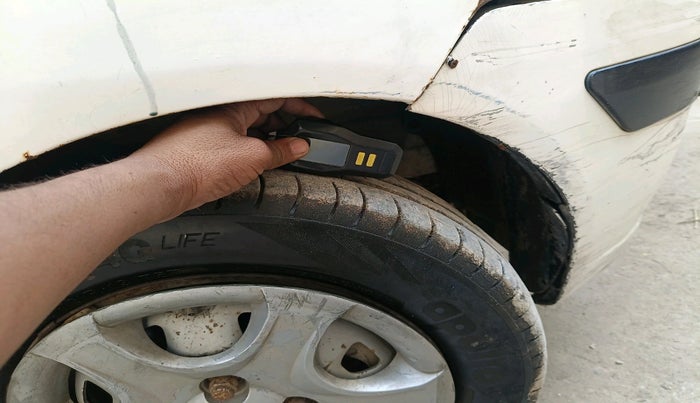 2013 Hyundai Santro Xing GL, CNG, Manual, 1,01,692 km, tyre