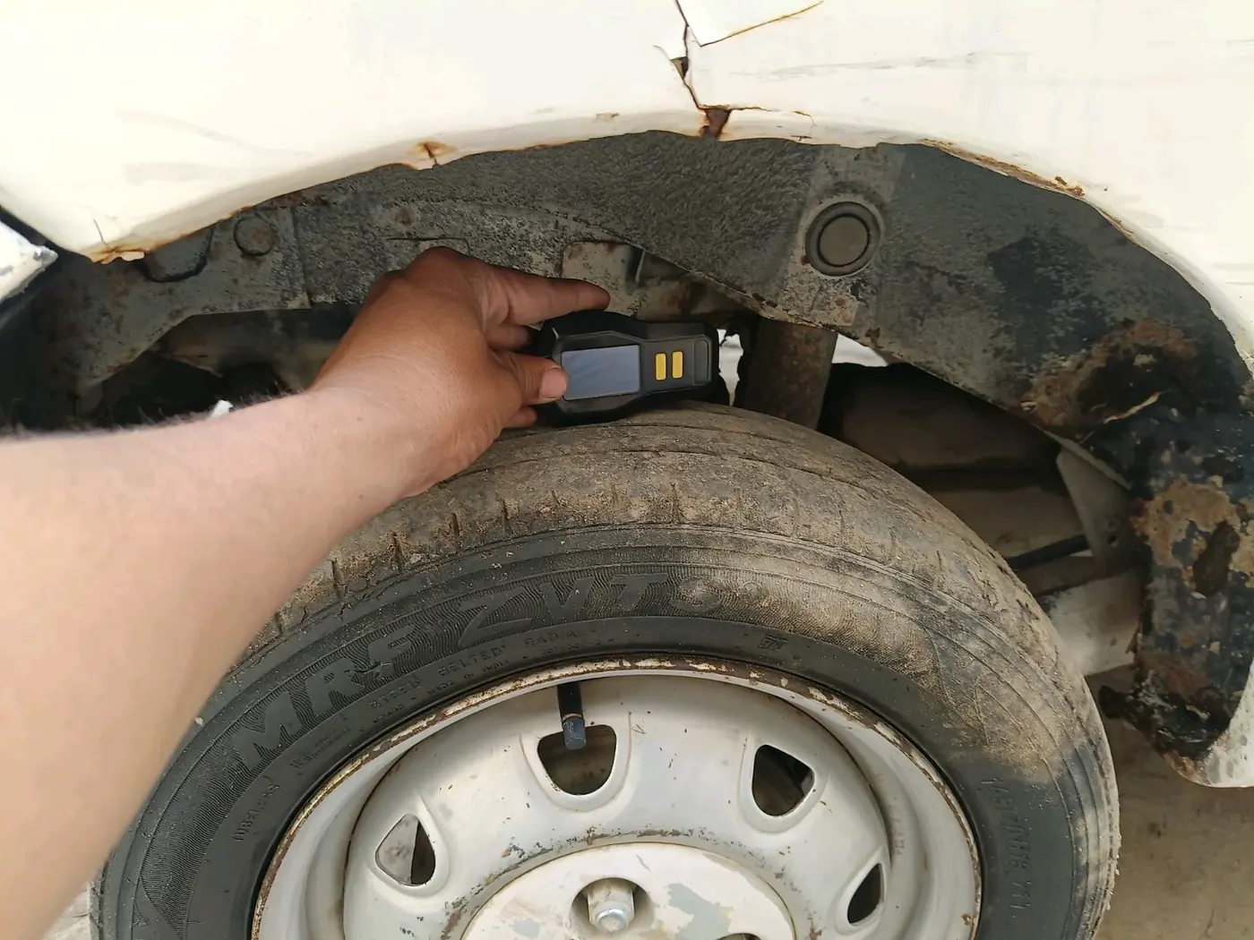 2013 Hyundai Santro Xing GL, CNG, Manual, 1,01,692 km, tyre