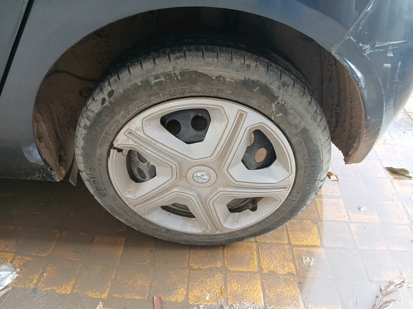 2021 Tata ALTROZ XM PLUS PETROL, Petrol, Manual, 84,000 km, tyre
