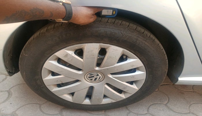 2014 Volkswagen Polo COMFORTLINE 1.2L, CNG, Manual, 1,50,869 km, tyre