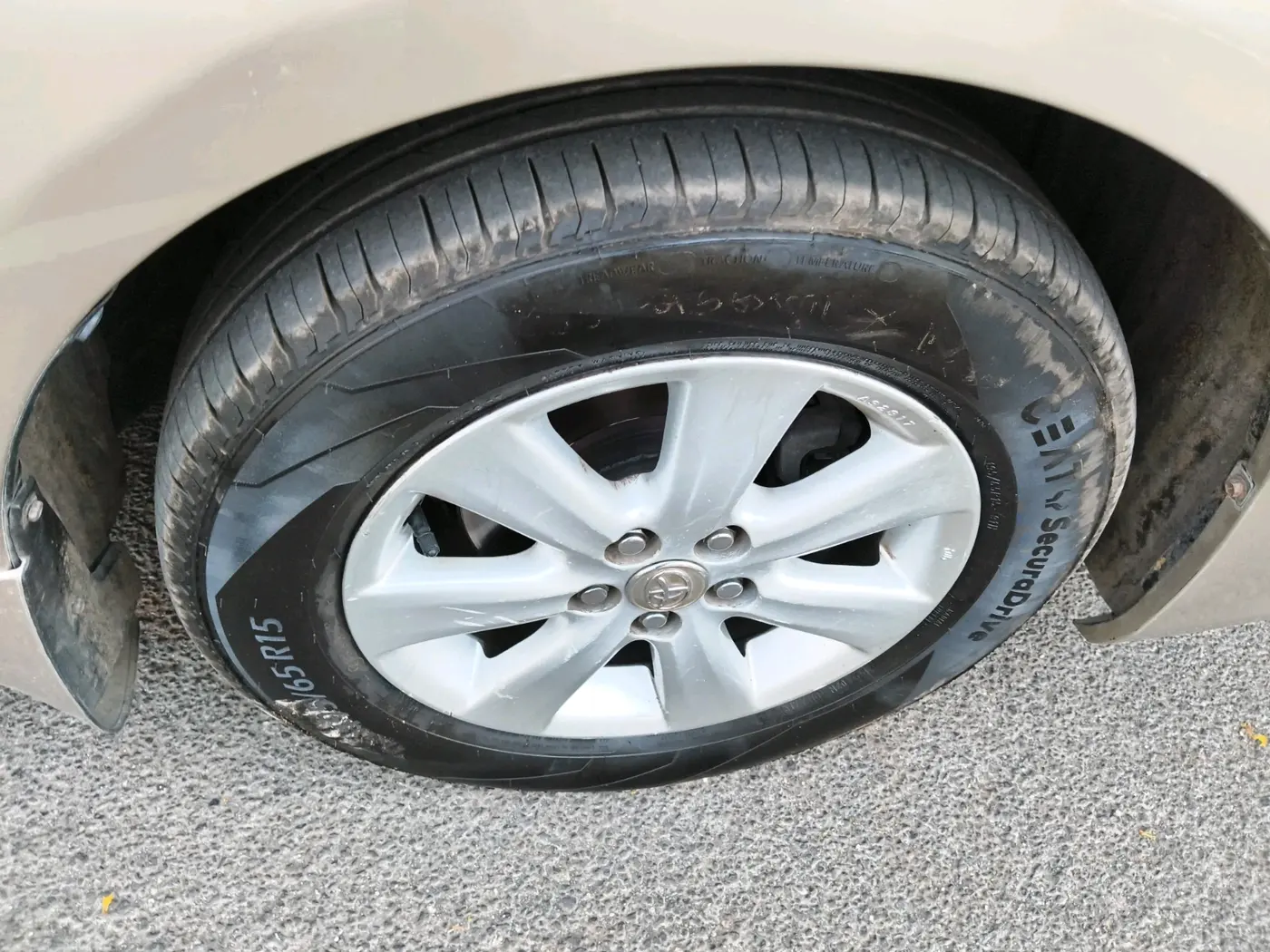 2012 Toyota Corolla Altis VL AT PETROL, CNG, Automatic, 1,55,085 km, tyre