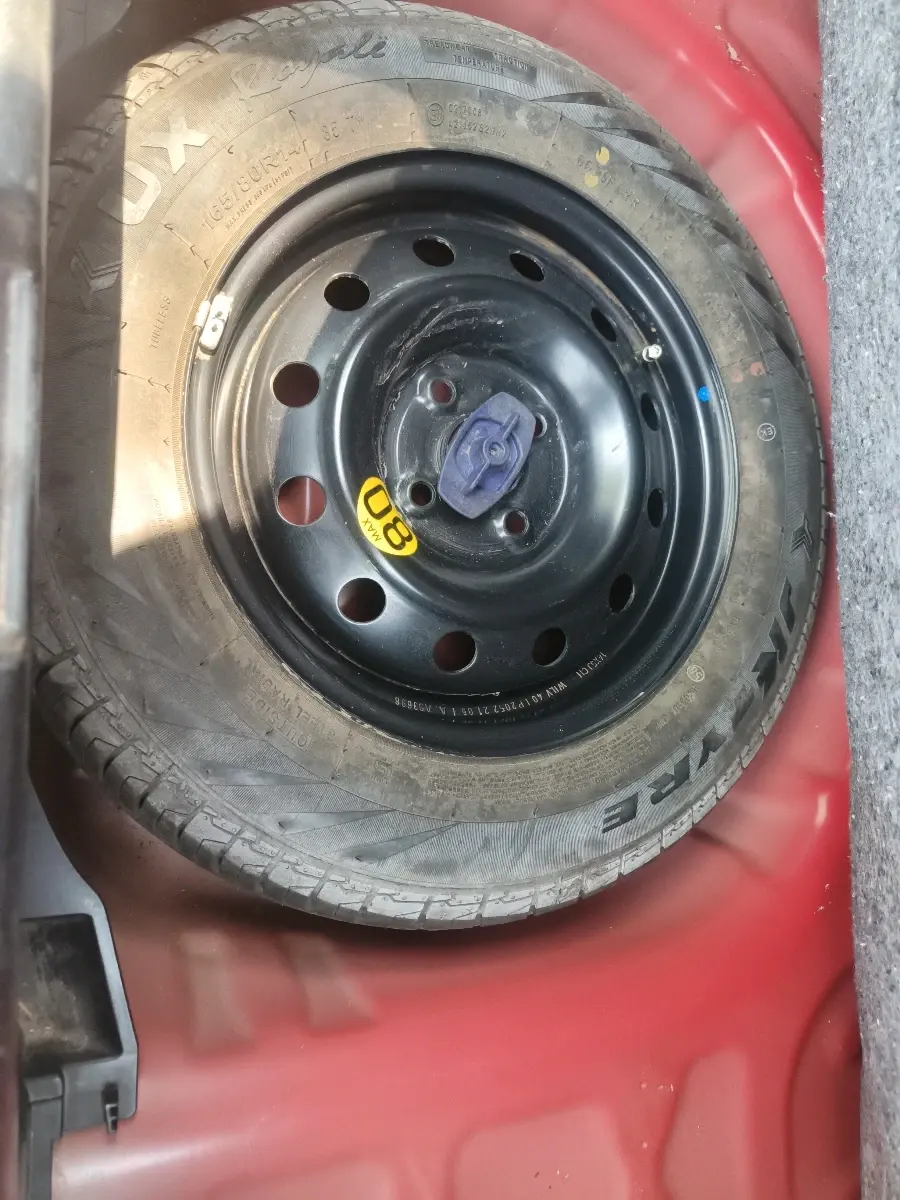 2021 Maruti Swift ZXI, Petrol, Manual, 45,218 km, tyre