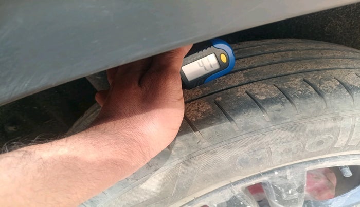 2018 Maruti Vitara Brezza VDI (O), Diesel, Manual, 1,02,780 km, tyre