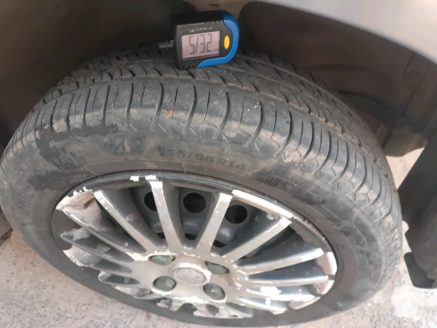 2015 Maruti Wagon R 1.0 VXI, Petrol, Manual, 47,890 km, tyre