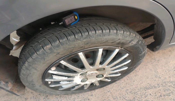 2015 Maruti Wagon R 1.0 VXI, Petrol, Manual, 47,890 km, tyre