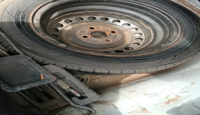 2017 Honda Amaze 1.5L I-DTEC E, Diesel, Manual, 1,91,011 km, tyre