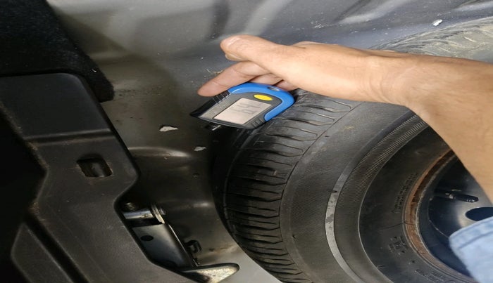 2017 Maruti Dzire VXI, Petrol, Manual, 15,814 km, tyre