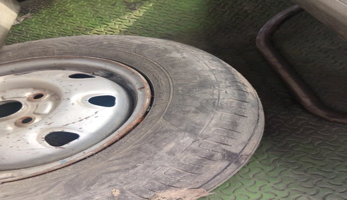 2012 Maruti Eeco 5 STR WITH A/C+HTR CNG, CNG, Manual, 2,15,629 km, tyre