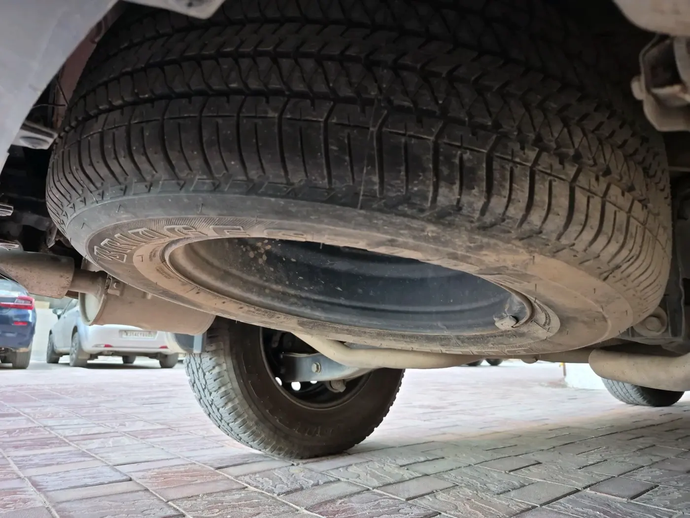 2019 Mahindra XUV500 W7 AT, Diesel, Automatic, 1,18,422 km, tyre