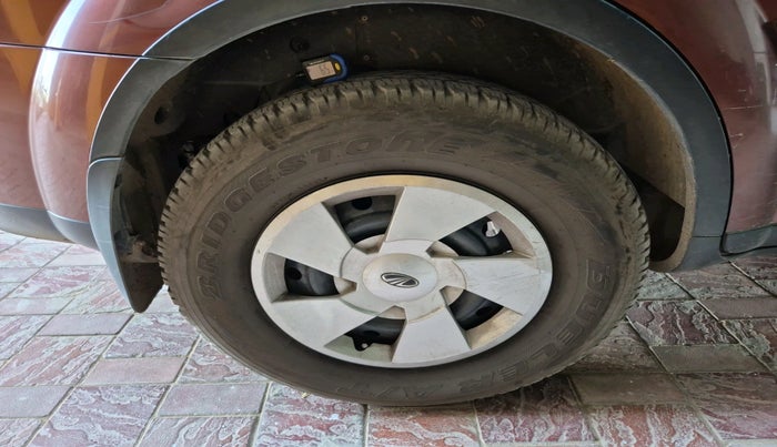 2019 Mahindra XUV500 W7 AT, Diesel, Automatic, 1,18,422 km, tyre