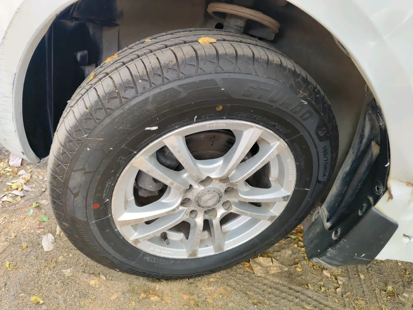2010 Maruti Swift Dzire VDI, Diesel, Manual, 1,03,946 km, tyre