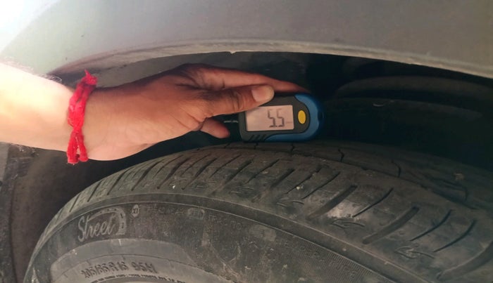 2024 Mahindra XUV 3XO AX5 1.2 L TCMPFI AT, Petrol, Automatic, 21,356 km, tyre