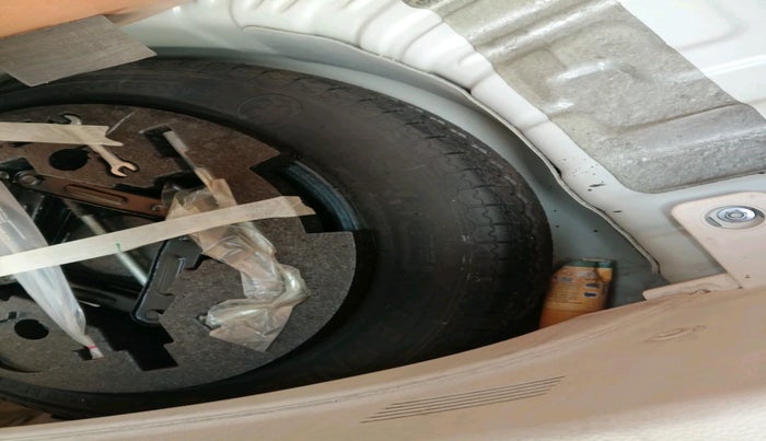 2024 Mahindra XUV 3XO AX5 1.2 L TCMPFI AT, Petrol, Automatic, 21,356 km, tyre