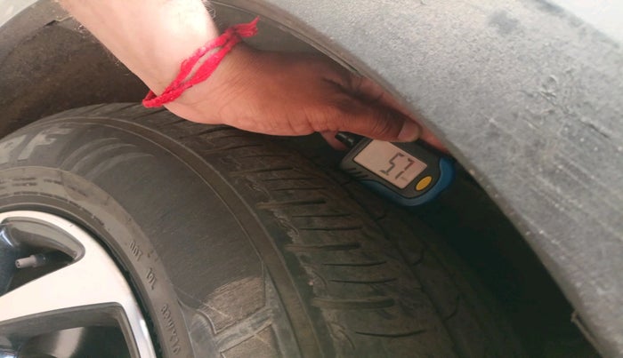 2024 Mahindra XUV 3XO AX5 1.2 L TCMPFI AT, Petrol, Automatic, 21,356 km, tyre