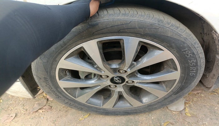 2016 Hyundai Verna FLUIDIC 4S 1.6 VTVT SX, Petrol, Manual, 98,937 km, tyre