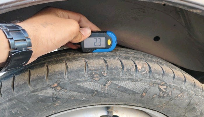 2019 Maruti Eeco 5 STR WITH A/C+HTR, CNG, Manual, 1,33,690 km, tyre