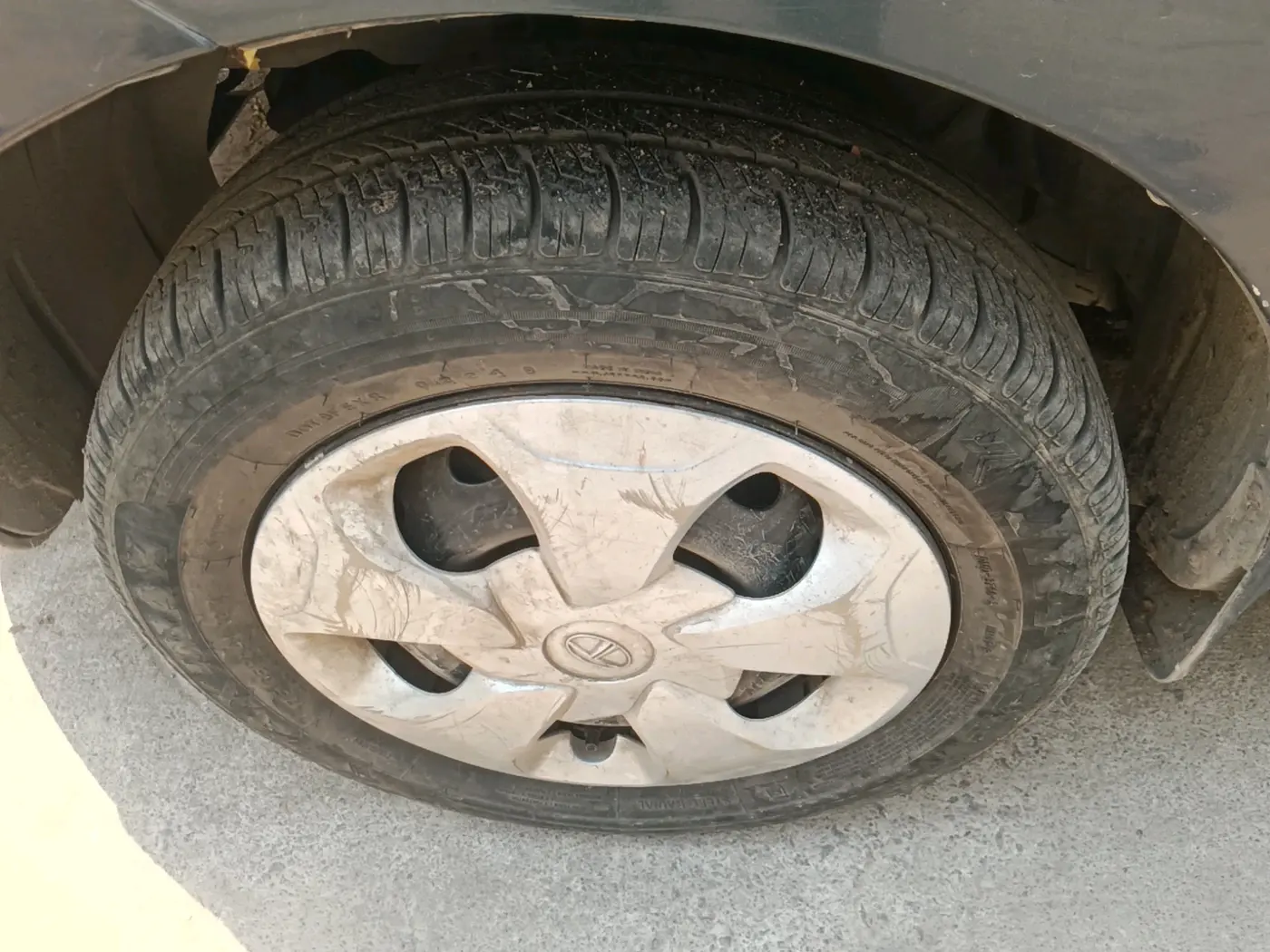2015 Tata Bolt XMS REVOTRON, Petrol, Manual, 89,924 km, tyre